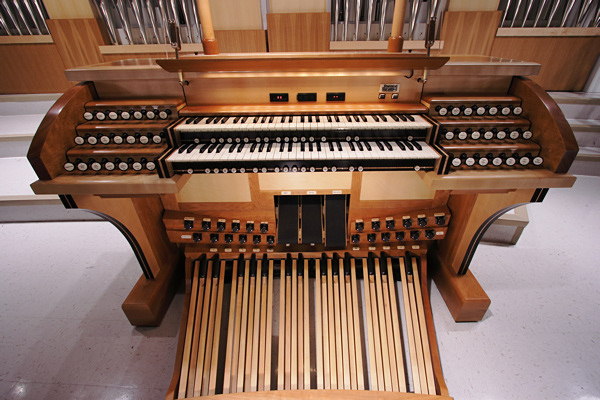 New Hope Lutheran Church organ, made by Parsons Organ Builders